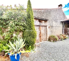 Maison à vendre 8 pièces MIGRE (17) Ensemble immobilier de charme avec gîte indépendant, dépendances et vue campagne – Migré