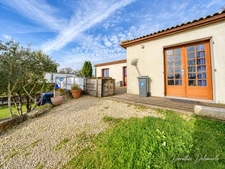 Maison à vendre 4 pièces SAINT JEAN D'ANGELY (17) CŒUR DE VILLE – MAISON AVEC JARDIN ET SOUS-SOL TOTAL – FORT POTENTIEL