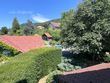 SAINT CERGUES (74) à vendre 7 pièces avec un espace indépendant 194,26m² + 140m² d’annexes dont une bâtisse indépendante, piscinable au calme vue lac 