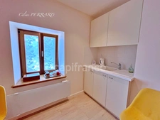 SAINT CERGUES (74) à vendre 7 pièces avec un espace indépendant 194,26m² + 140m² d’annexes dont une bâtisse indépendante, piscinable au calme vue lac 