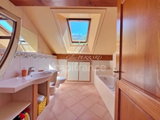 SAINT CERGUES (74) à vendre 7 pièces avec un espace indépendant 194,26m² + 140m² d’annexes dont une bâtisse indépendante, piscinable au calme vue lac 