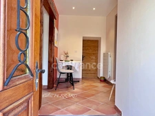 SAINT CERGUES (74) à vendre 7 pièces avec un espace indépendant 194,26m² + 140m² d’annexes dont une bâtisse indépendante, piscinable au calme vue lac 