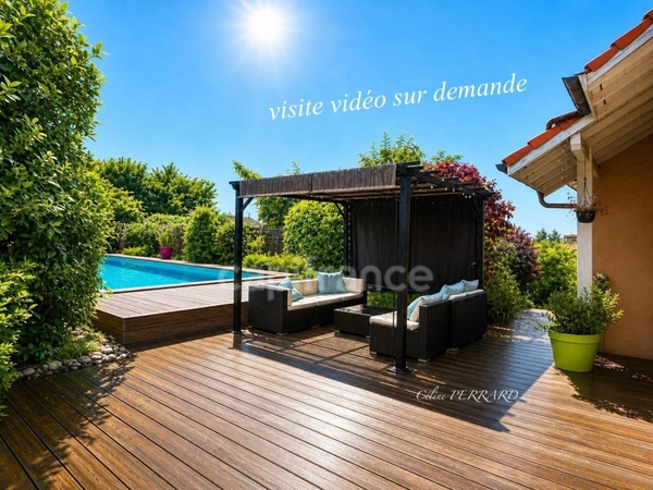 Maison à vendre 8 pièces SAINT CERGUES, proche douane, piscine chauffée, terrain 823m, espace indépendant(74)