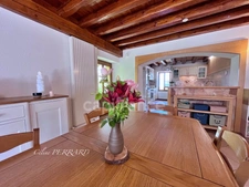 SAINT CERGUES (74) à vendre 7 pièces avec un espace indépendant 194,26m² + 140m² d’annexes dont une bâtisse indépendante, piscinable au calme vue lac 
