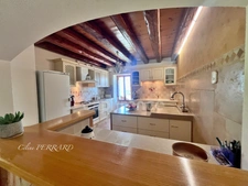 SAINT CERGUES (74) à vendre 7 pièces avec un espace indépendant 194,26m² + 140m² d’annexes dont une bâtisse indépendante, piscinable au calme vue lac 