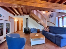 SAINT CERGUES (74) à vendre 7 pièces avec un espace indépendant 194,26m² + 140m² d’annexes dont une bâtisse indépendante, piscinable au calme vue lac 