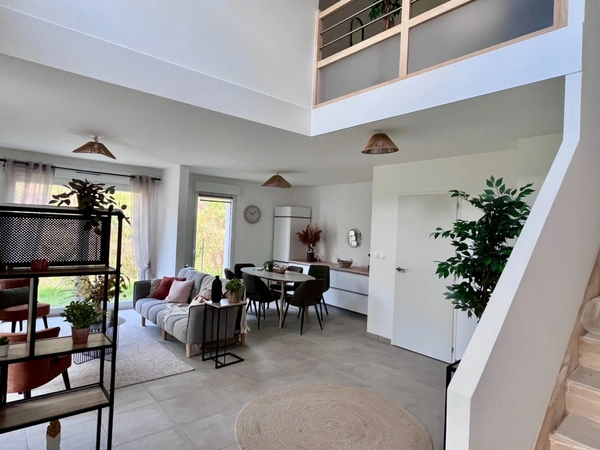 à vendre appartement duplex 100m² rez de jardin 5 pièces SCIEZ (74) parking et cave