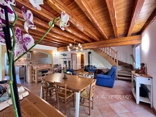 SAINT CERGUES (74) à vendre 7 pièces avec un espace indépendant 194,26m² + 140m² d’annexes dont une bâtisse indépendante, piscinable au calme vue lac 