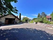 SAINT CERGUES (74) à vendre 7 pièces 194,26m² + 140m² d’annexes dont une bâtisse indépendante, piscinable au calme vue lac 