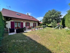 SAINT CERGUES (74) à vendre 7 pièces avec un espace indépendant 194,26m² + 140m² d’annexes dont une bâtisse indépendante, piscinable au calme vue lac 
