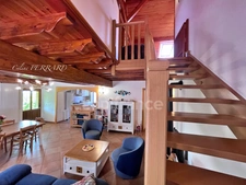 SAINT CERGUES (74) à vendre 7 pièces avec un espace indépendant 194,26m² + 140m² d’annexes dont une bâtisse indépendante, piscinable au calme vue lac 