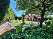 SAINT CERGUES (74) à vendre 7 pièces avec un espace indépendant 194,26m² + 140m² d’annexes dont une bâtisse indépendante, piscinable au calme vue lac 