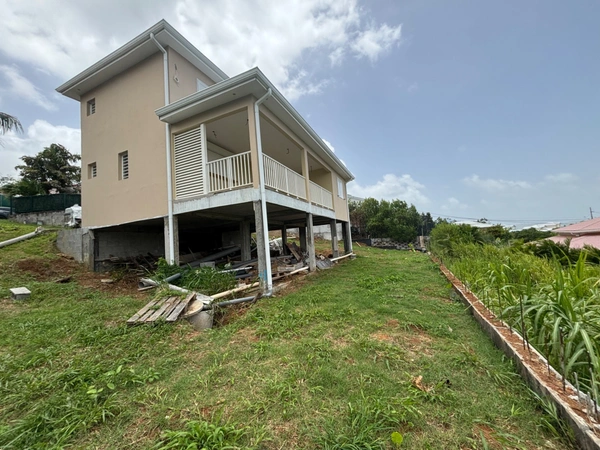 Villa à vendre 4 pièces de 97 m2 LA TRINITE (97220), vue mer…