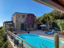 Dpt Corse du Sud (20), à vendre à Tizzano, Villa de charme 180 m² - Terrain de 1 000 m² avec dépendance et piscine 
