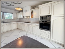 Architect-designed house with character – 285 m² of living space – Panoramic views – Swimming pool – Large garage