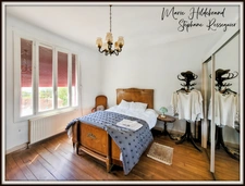 Character property with 5,500 m² of grounds, swimming pool, 7 bedrooms and separate living area