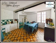 Character property with 5,500 m² of grounds, swimming pool, 7 bedrooms and separate living area