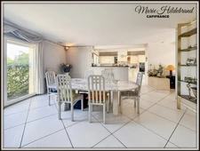 Architect-designed house with character – 285 m² of living space – Panoramic views – Swimming pool – Large garage
