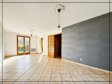 House with garden, not overlooked – village center – 2 bedrooms + office