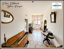 Character property with 5,500 m² of grounds, swimming pool, 7 bedrooms and separate living area