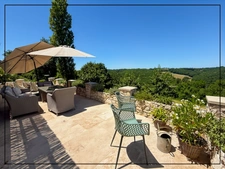 Character house + swimming pool + panoramic view + outbuildings – potential for a gîte – Tarn-et-Garonne (82)