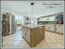 Maison en pierre de plus de 220m² - 5 chambres - jardin, piscine, dépendances - 3600m²