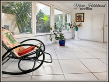 Architect-designed house with character – 285 m² of living space – Panoramic views – Swimming pool – Large garage