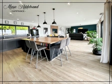 PROPRIÉTÉ CONTEMPORAINE – VUE DOMINANTE, PARC DE PRÈS D’1 HECTARE & PISCINE
