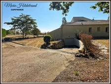 Architect-designed house with character – 285 m² of living space – Panoramic views – Swimming pool – Large garage