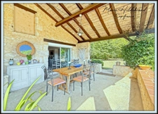 Maison en pierre de plus de 220m² - 5 chambres - jardin, piscine, dépendances - 3600m²