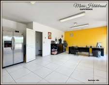 Architect-designed house with character – 285 m² of living space – Panoramic views – Swimming pool – Large garage