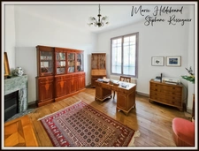 Character property with 5,500 m² of grounds, swimming pool, 7 bedrooms and separate living area