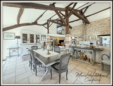Maison en pierre de plus de 220m² - 5 chambres - jardin, piscine, dépendances - 3600m²