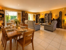 Plain-pied familial avec véranda chauffée + piscine – 4 chambres + bureau – secteur recherché de Bon-Encontre