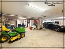 Architect-designed house with character – 285 m² of living space – Panoramic views – Swimming pool – Large garage