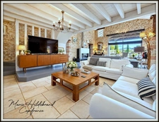 Maison en pierre de plus de 220m² - 5 chambres - jardin, piscine, dépendances - 3600m²