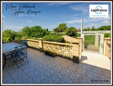 Character property with 5,500 m² of grounds, swimming pool, 7 bedrooms and separate living area