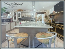 Maison en pierre de plus de 220m² - 5 chambres - jardin, piscine, dépendances - 3600m²