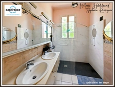 Character property with 5,500 m² of grounds, swimming pool, 7 bedrooms and separate living area