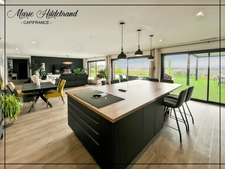 PROPRIÉTÉ CONTEMPORAINE – VUE DOMINANTE, PARC DE PRÈS D’1 HECTARE & PISCINE