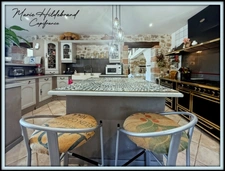 Stone house of over 210m² - 5 bedrooms - garden, swimming pool, outbuildings - 3600m²