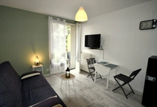 AGEN – STUDIO MEUBLÉ LOUÉ – BALCON & PARKING – INVESTISSEMENT CLÉ EN MAIN