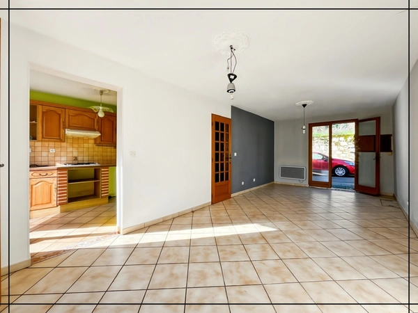 Maison avec jardin SANS VIS-À-VIS – centre village – 2 ch + bureau