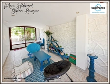 Character property with 5,500 m² of grounds, swimming pool, 7 bedrooms and separate living area