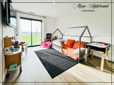 PROPRIÉTÉ CONTEMPORAINE – VUE DOMINANTE, PARC DE PRÈS D’1 HECTARE & PISCINE