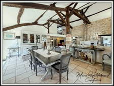 Stone house of over 210m² - 5 bedrooms - garden, swimming pool, outbuildings - 3600m²