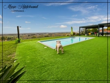 PROPRIÉTÉ CONTEMPORAINE – VUE DOMINANTE, PARC DE PRÈS D’1 HECTARE & PISCINE