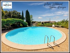 Character property with 5,500 m² of grounds, swimming pool, 7 bedrooms and separate living area