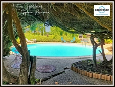 Character property with 5,500 m² of grounds, swimming pool, 7 bedrooms and separate living area
