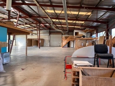BÂTIMENT D’ACTIVITÉ INDÉPENDANT À LOUER – 1 991 m² – TERRAIN 4 500 m² – ACCÈS A89 IMMÉDIAT – Lentilly